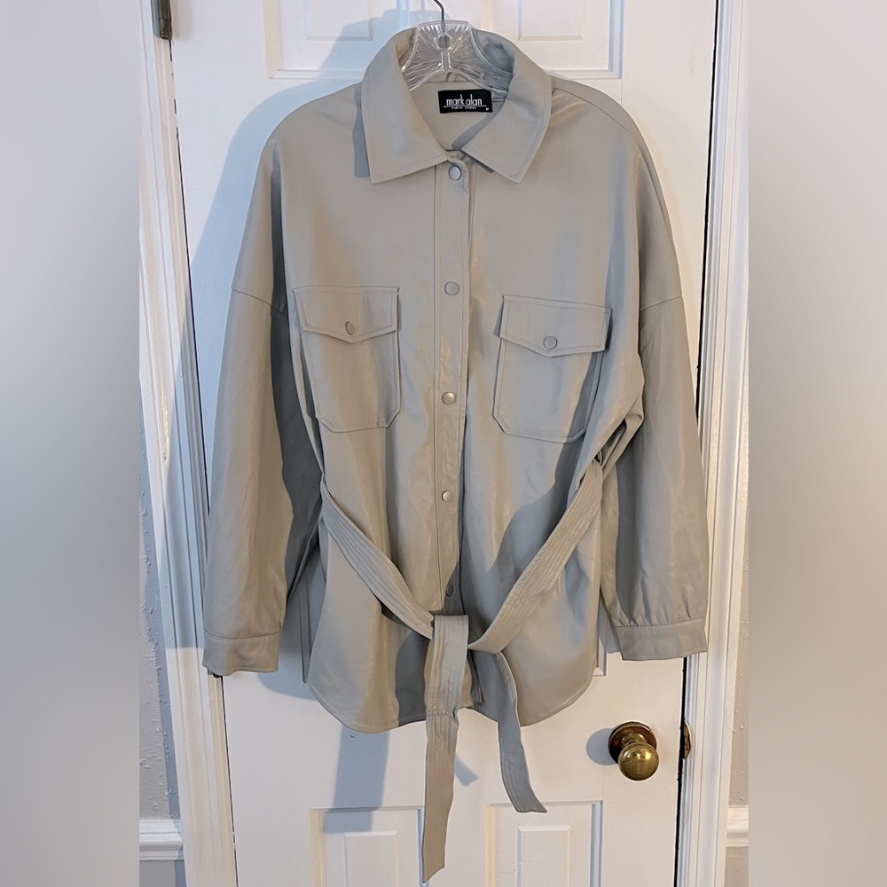 NWOT Women's MARK ALAN Gray Oversized Faux Leather Shacket with Belt. Size: M